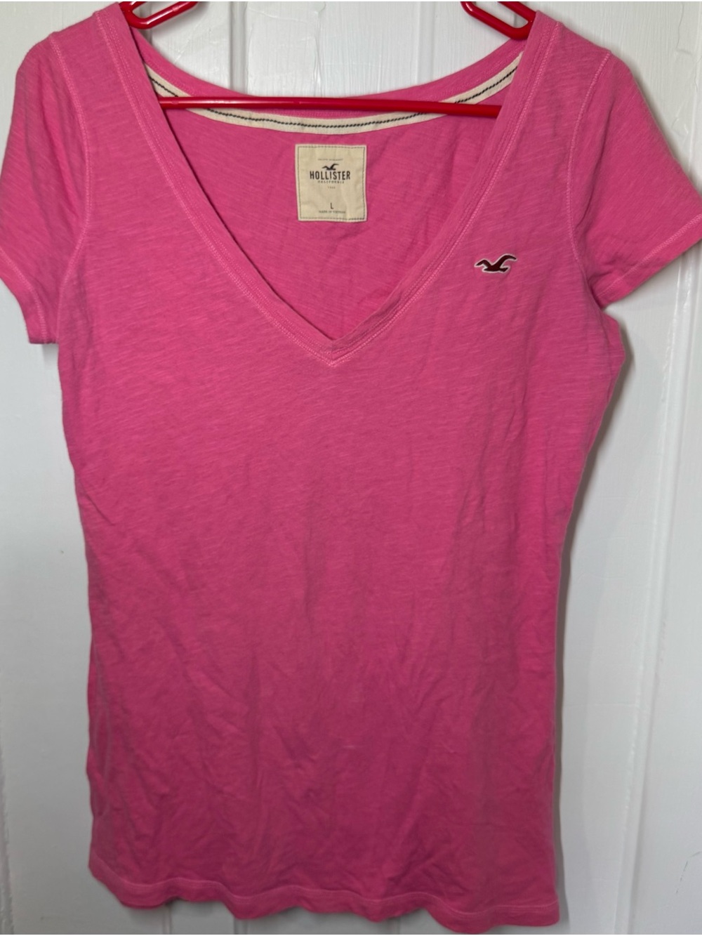 Hollister pink v-neck t-shirt